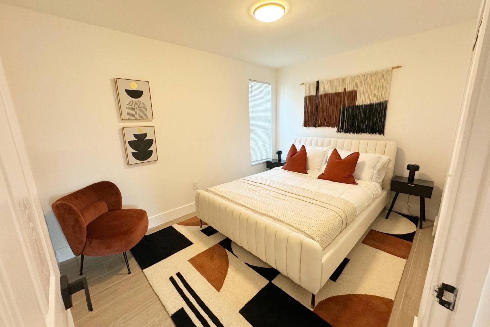 Elegance Meets Design: Modern District Apartment Miami